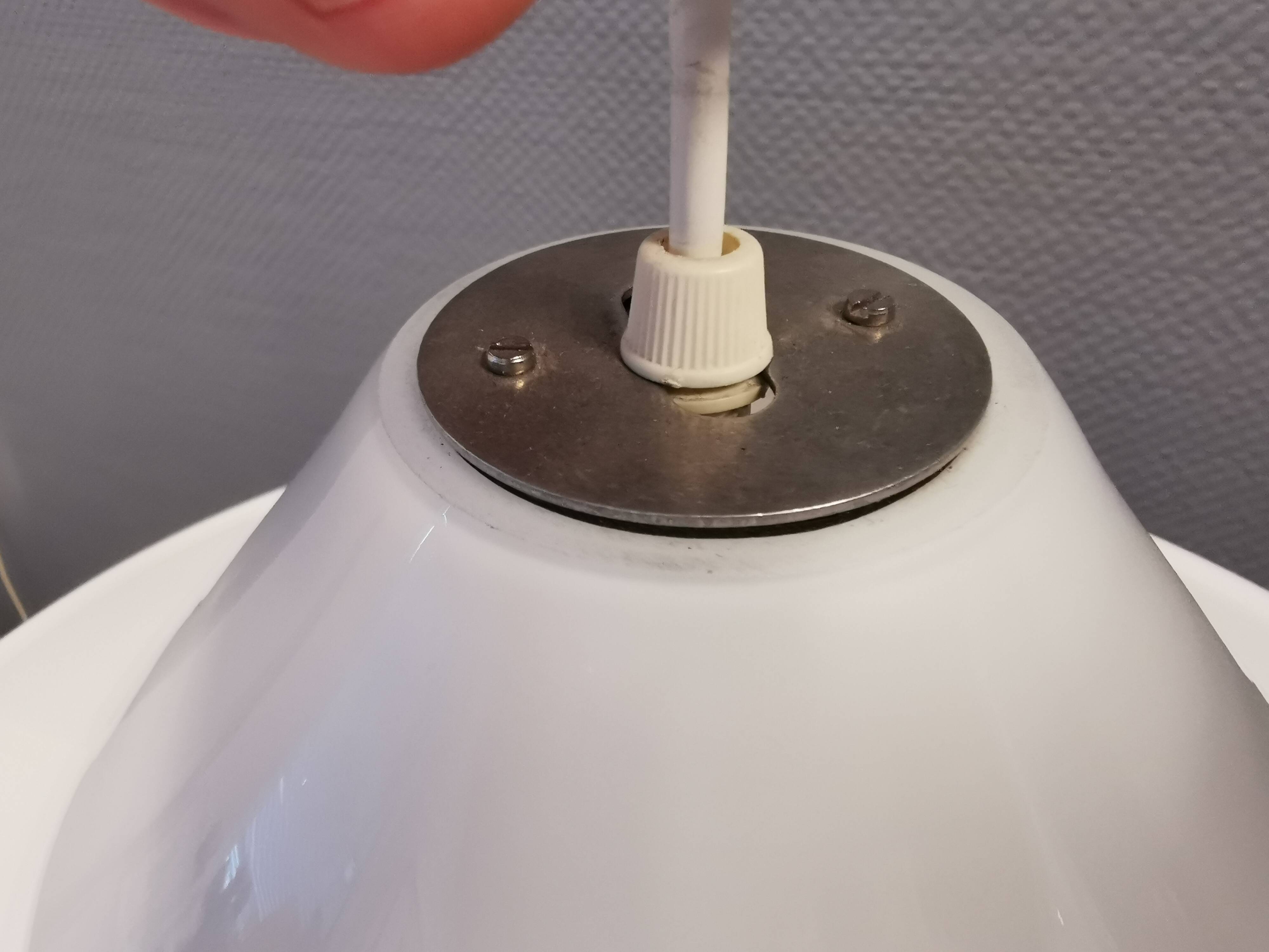 Lampe suspendue en verre opale, de la verrerie danoise Holmegaard, années 1980