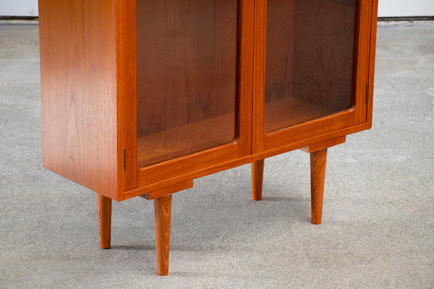 Vintage scandinavian library