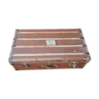 Trunk with its compartment to restore