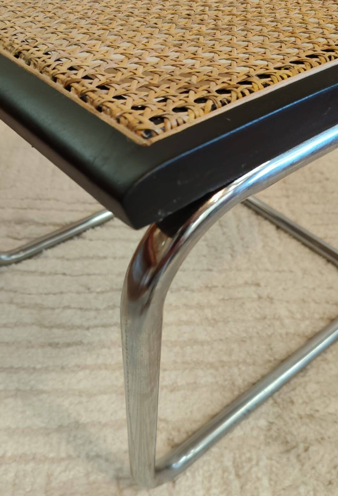 Chaise Cesca B32 noire de Marcel Breuer estampillée, Italie