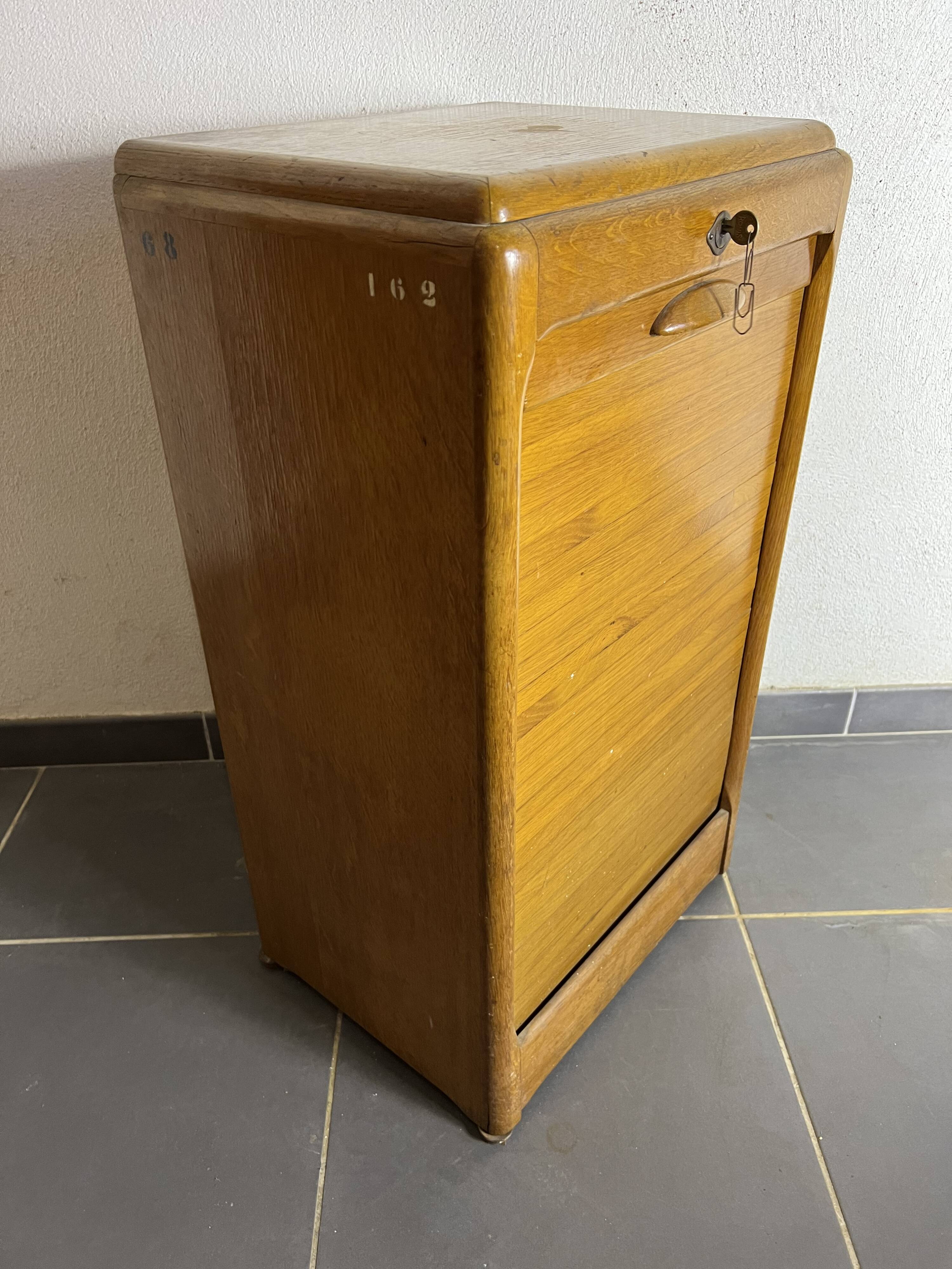 Meuble à rideau