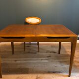 Extendable Scandinavian table