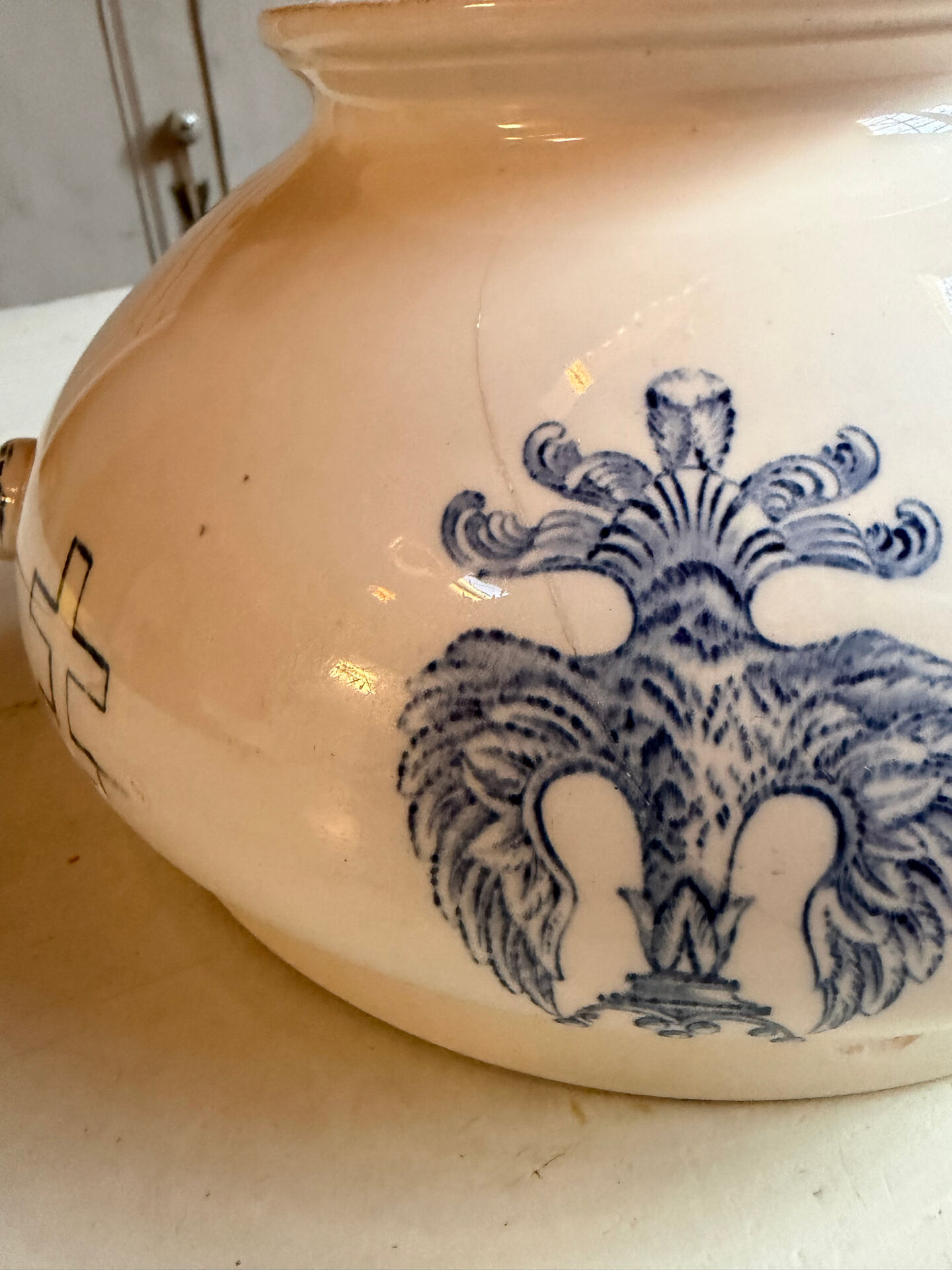 Ceramic basin