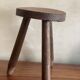 Tabouret tripode brutaliste