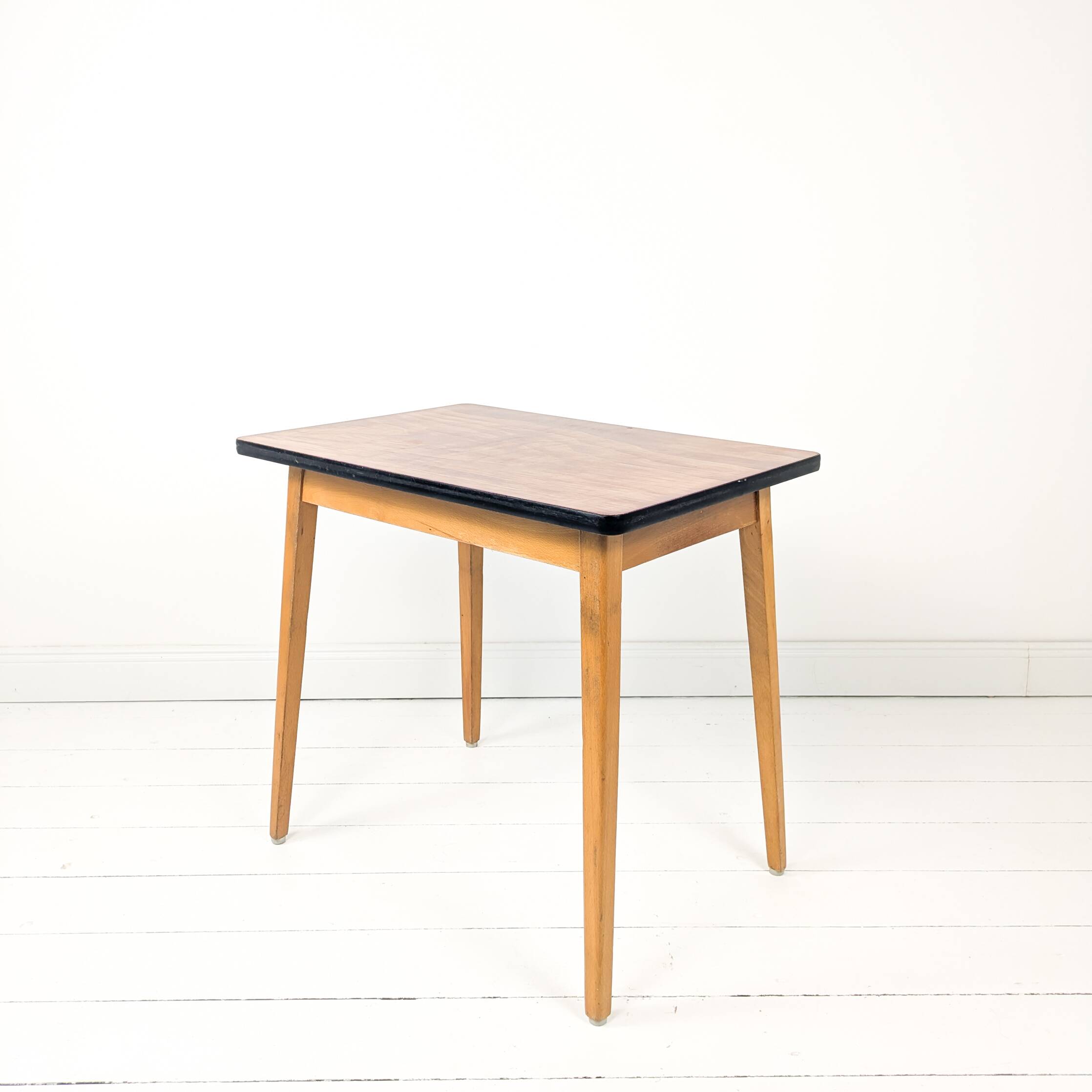 Bureau vintage Mid-Century pour enfant en bois table d’écolier rétro pour c