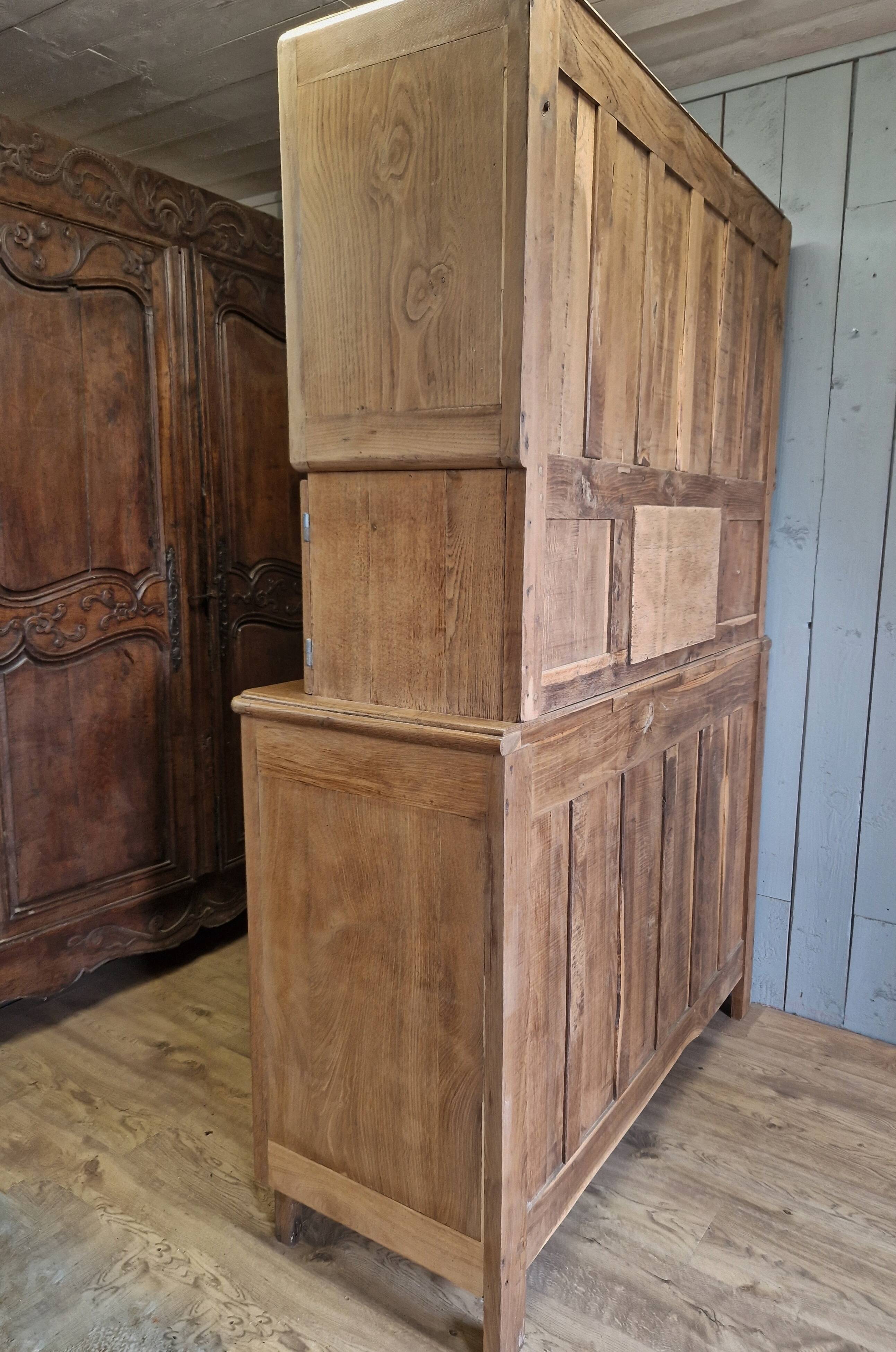 MADO oak dresser