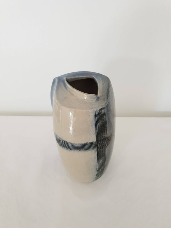 Vase en céramique design modern - Signé MB (Signature à identifier)
