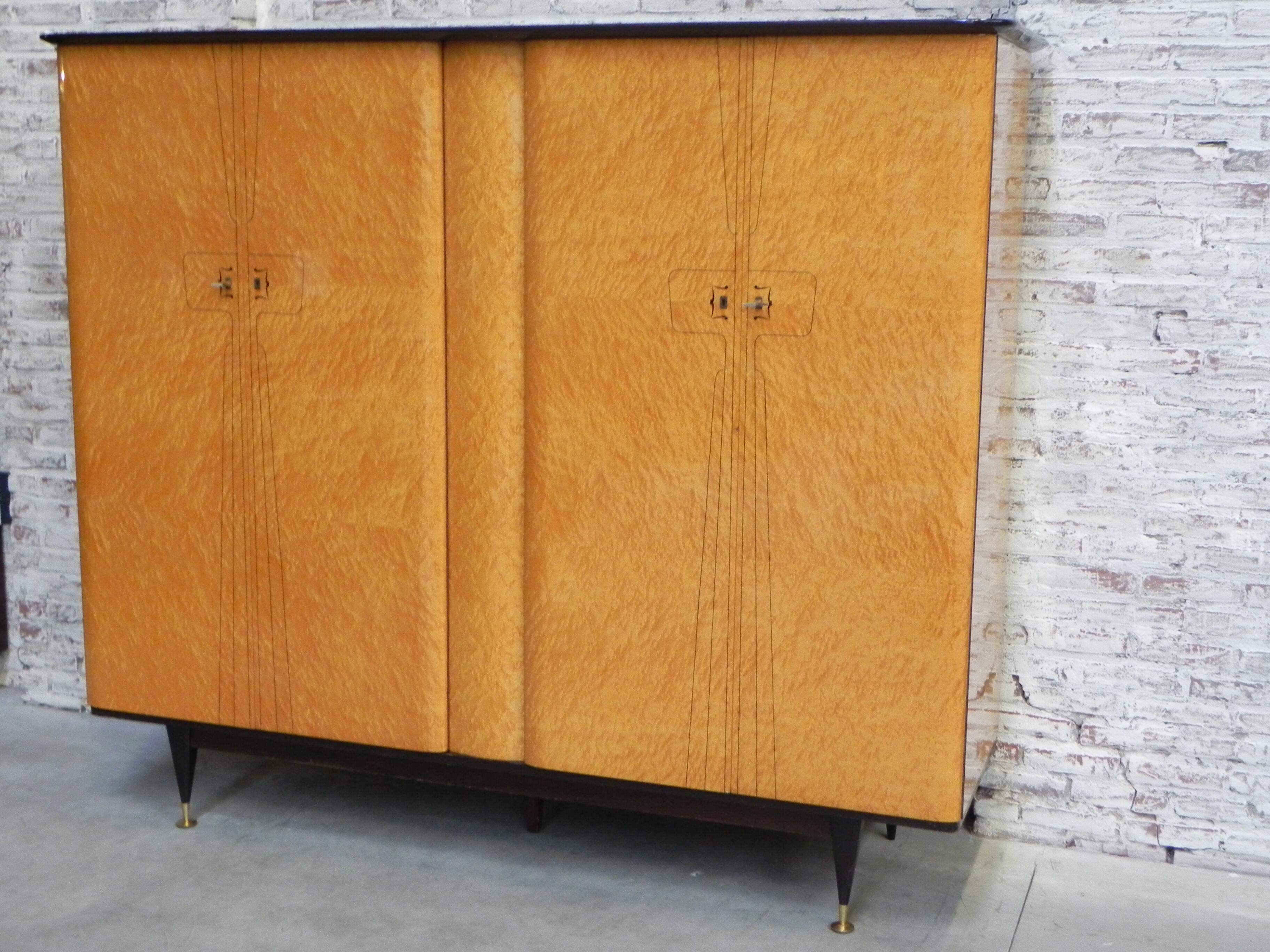 Wardrobe with 4 doors