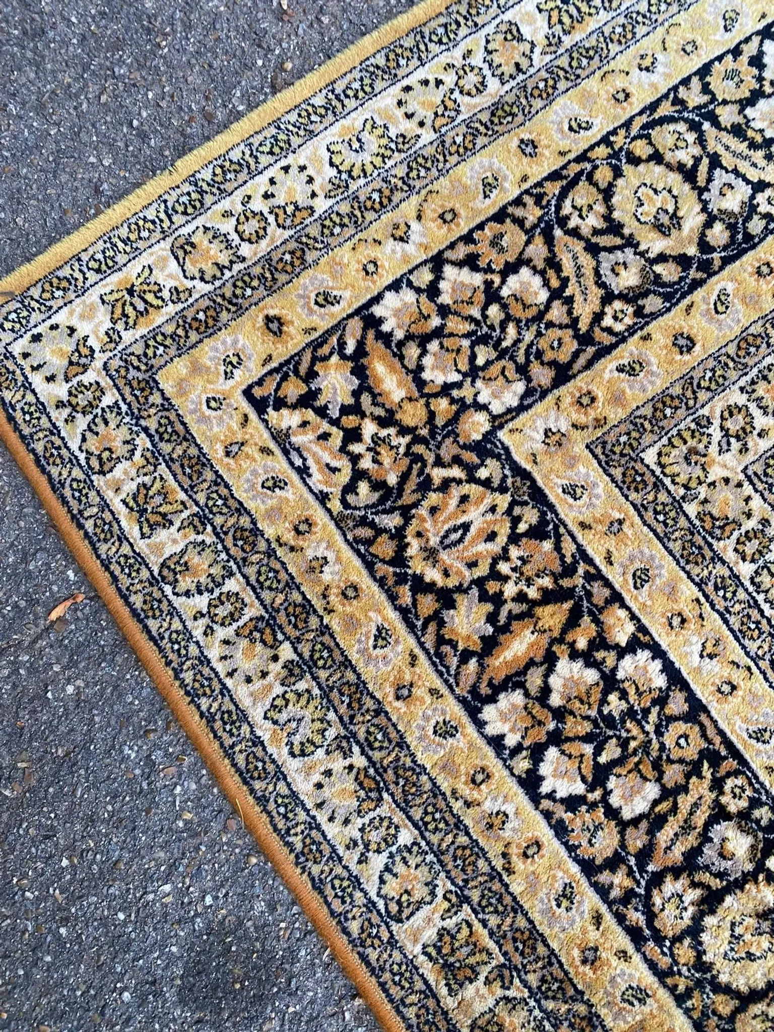 Large Persian wool rug 250x350 cm in gold and navy blue.