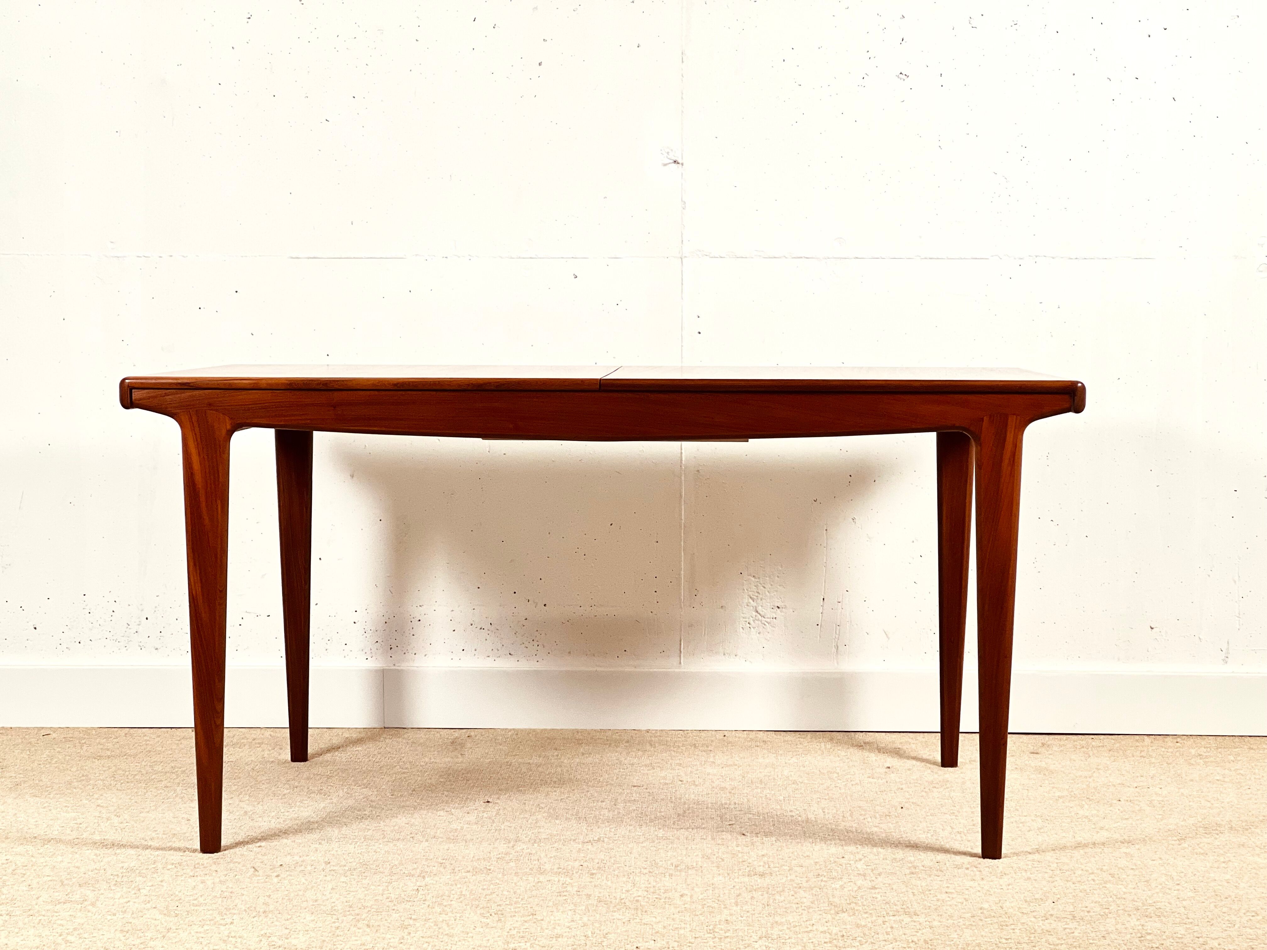 Table à manger de John Herbert en teck, collection Fonseca