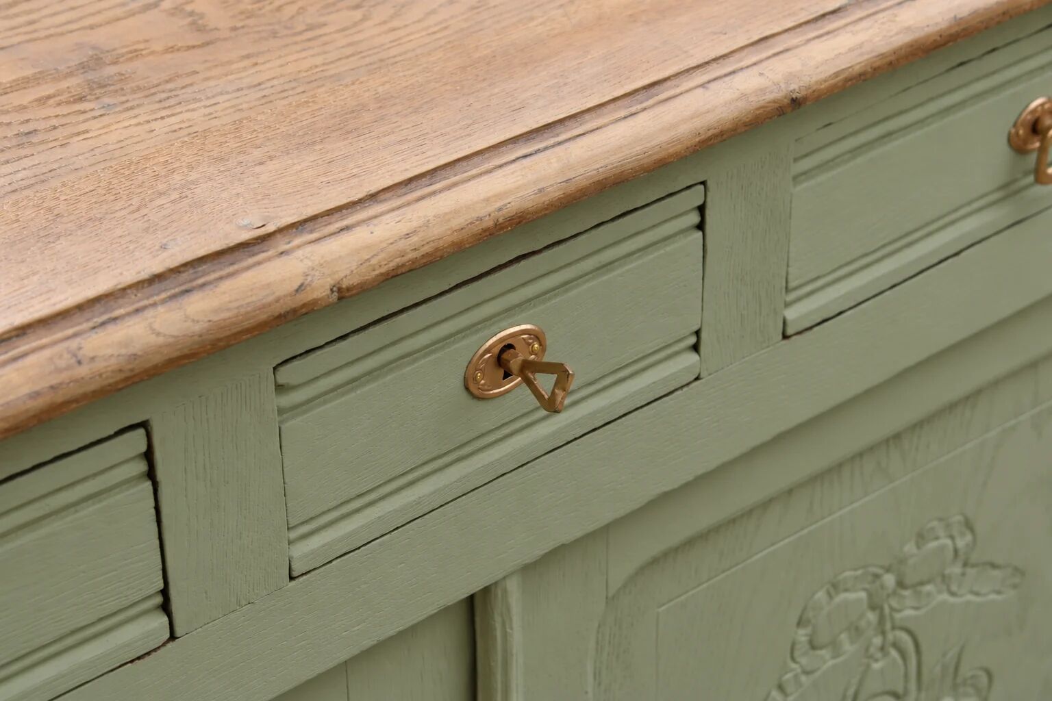 Antique art deco buffet in solid oak – pure lizard green & paint and natural wood – 121 cm