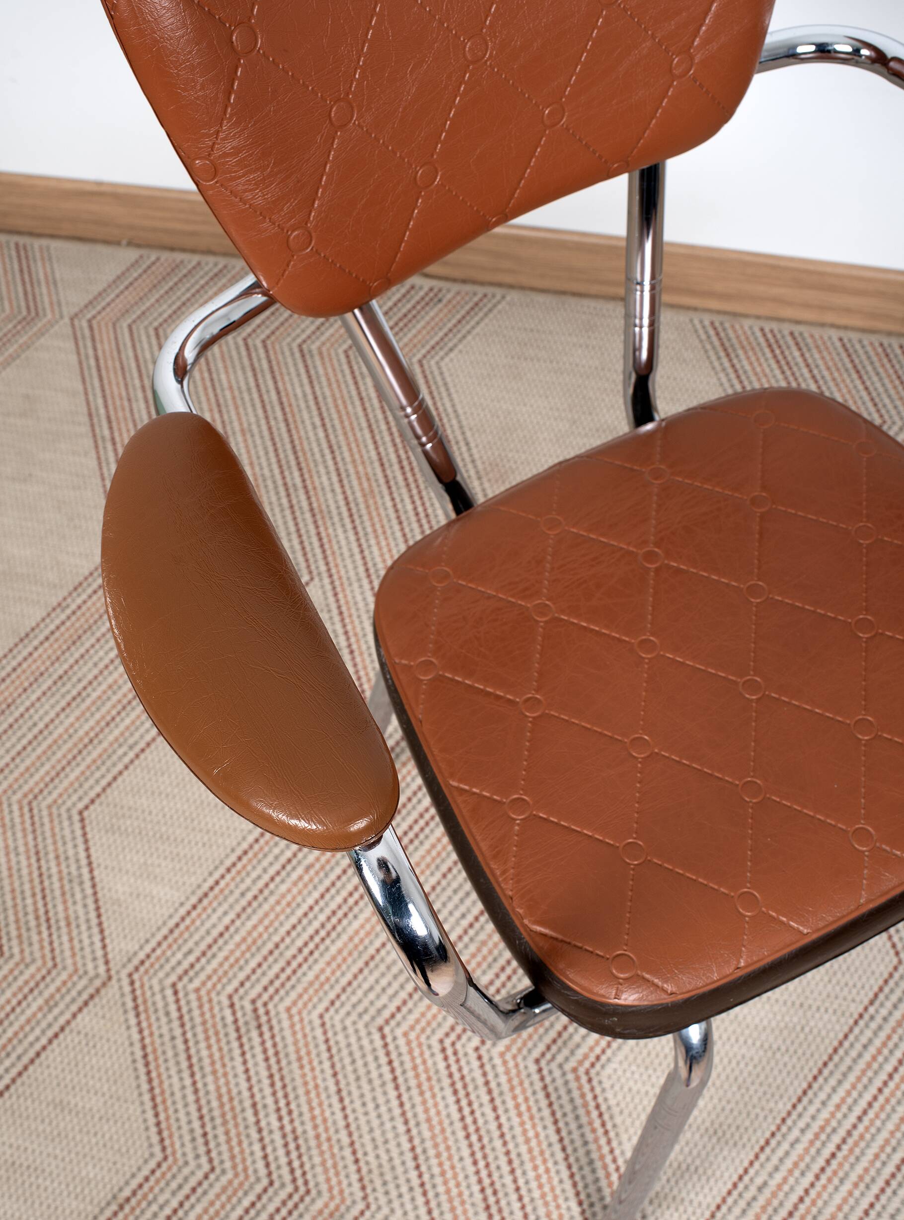 Chaise vintage chromé, marque l’auvergnate