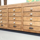 Double-sided display counter with 20 drawers