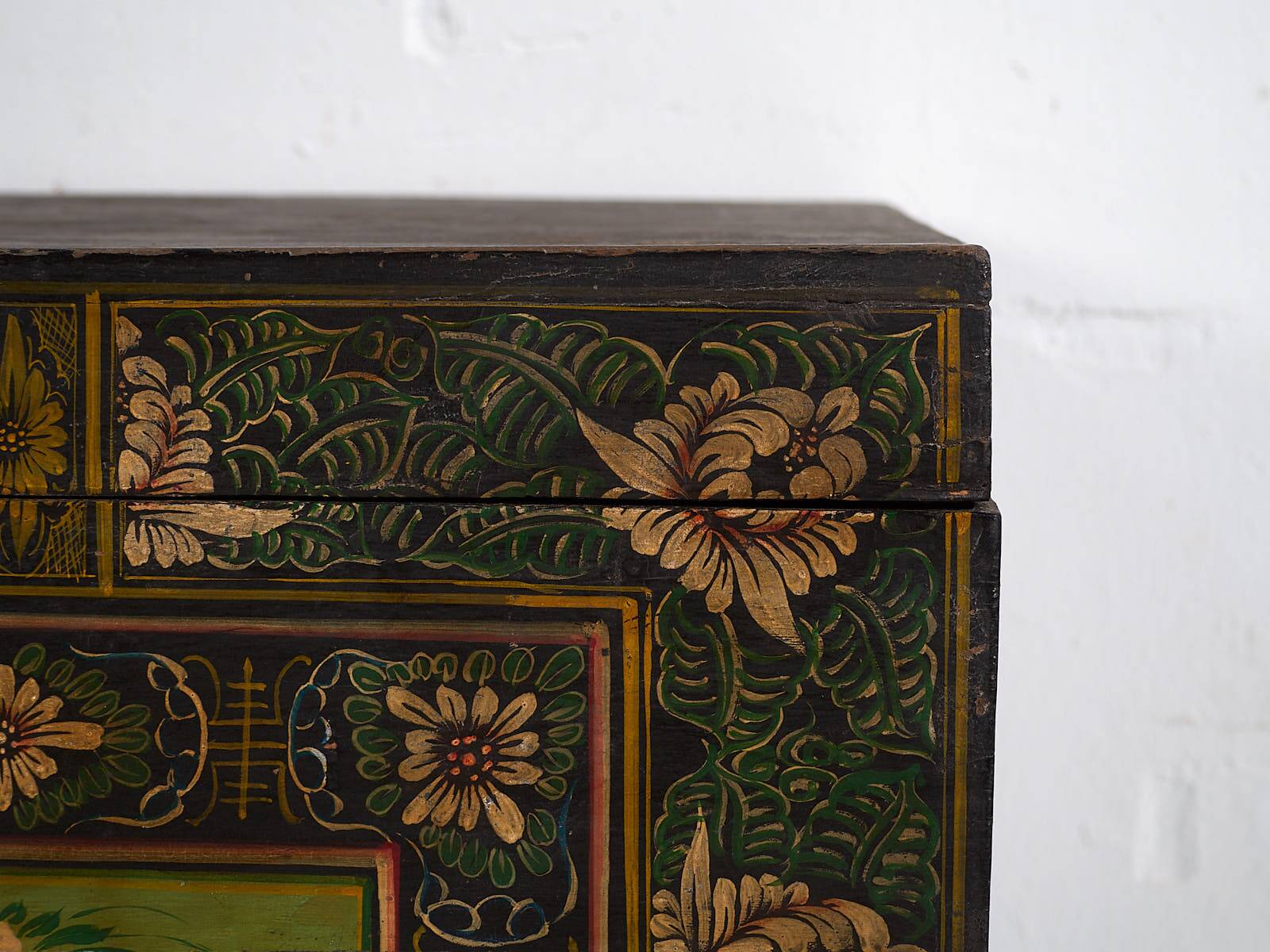 Antique opera chest with illustrations of magpies (China, circa 1900) #25