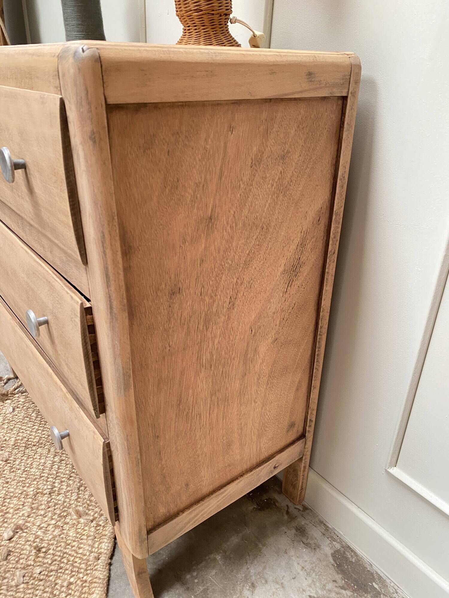 Moustache leg commode (renovated)