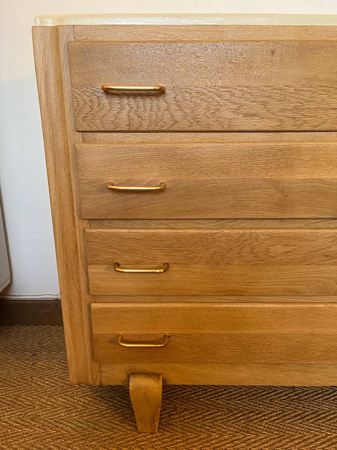Vintage chest of drawers in wood and golden brass handles
