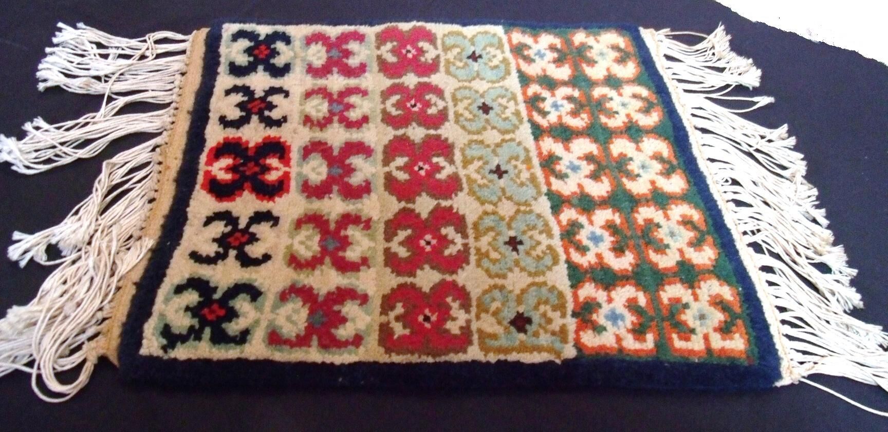 Old small prayer Berber carpet in wool