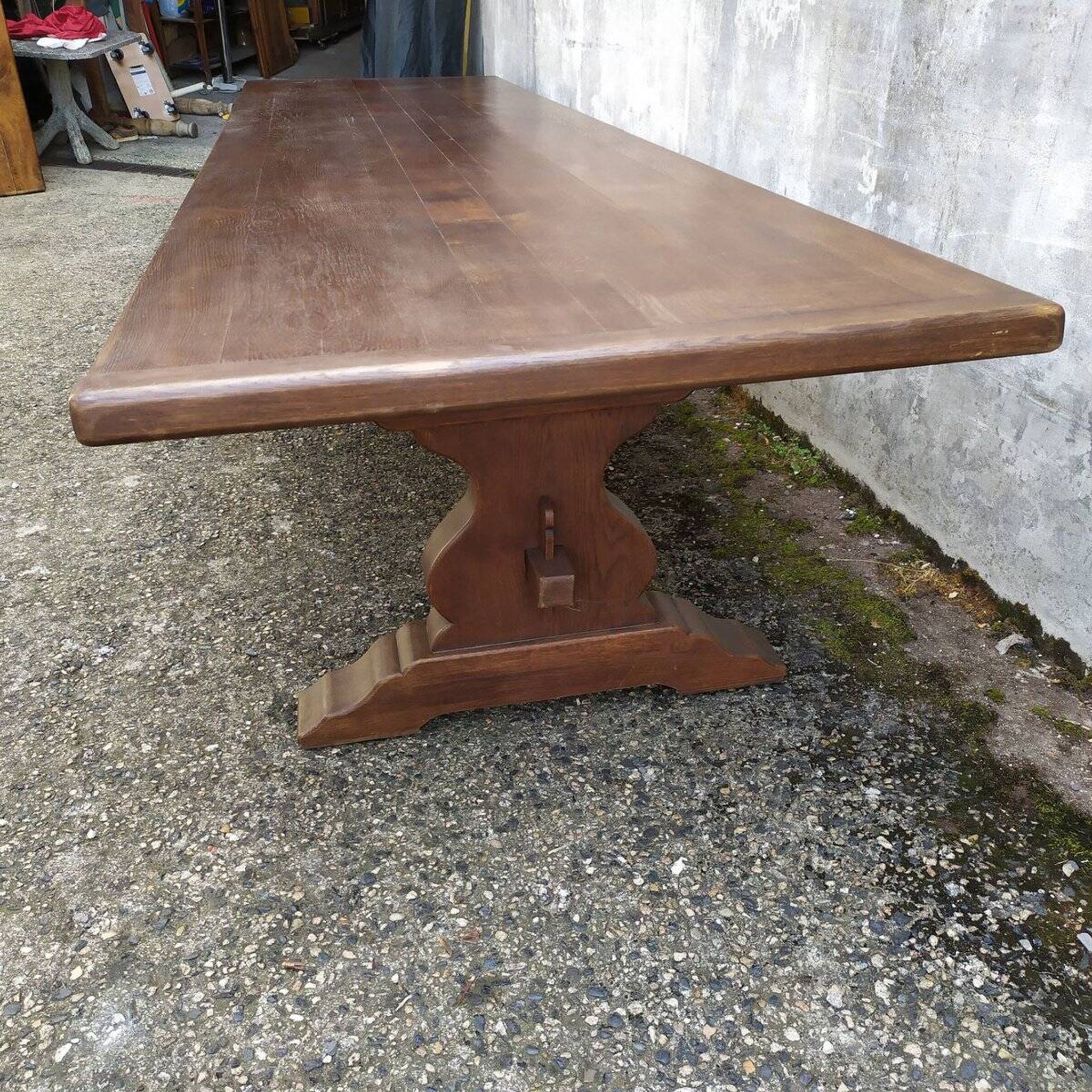 Table de conférence monastère chêne
