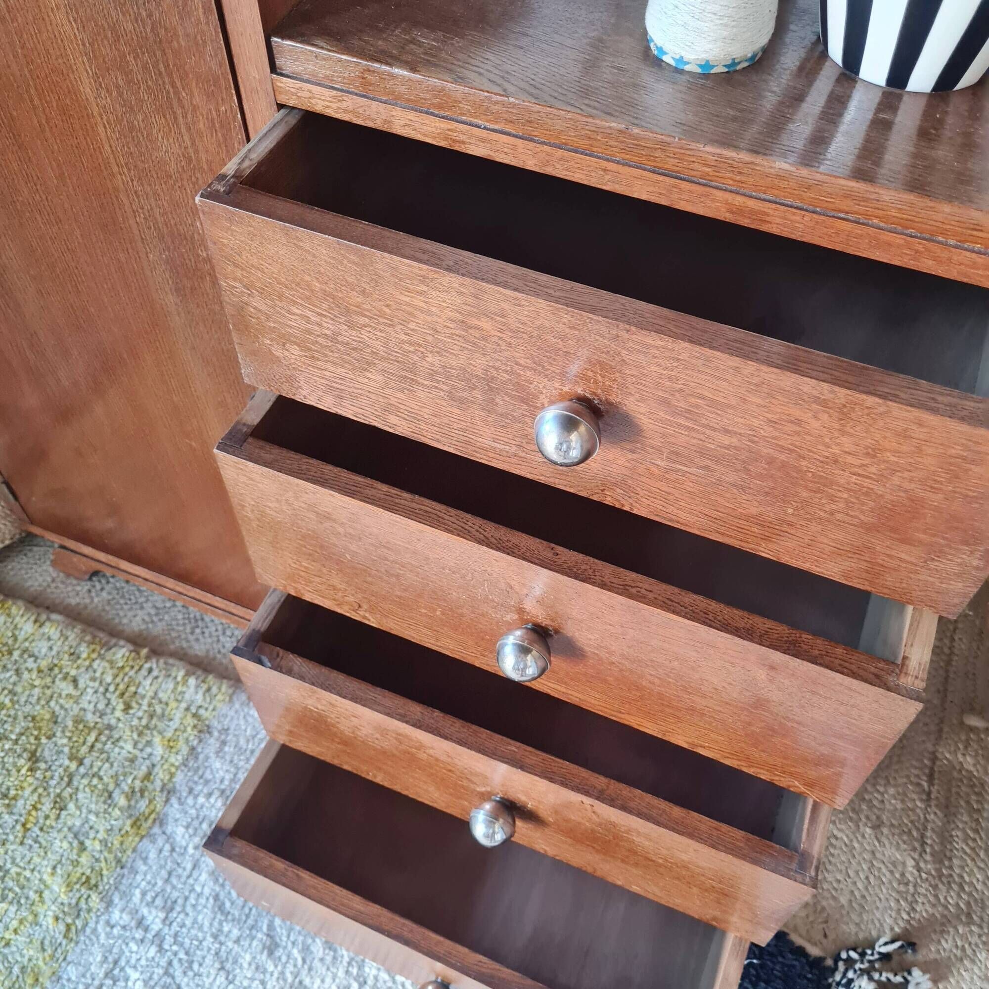 Armoire asymétrique - commode 4 tiroirs