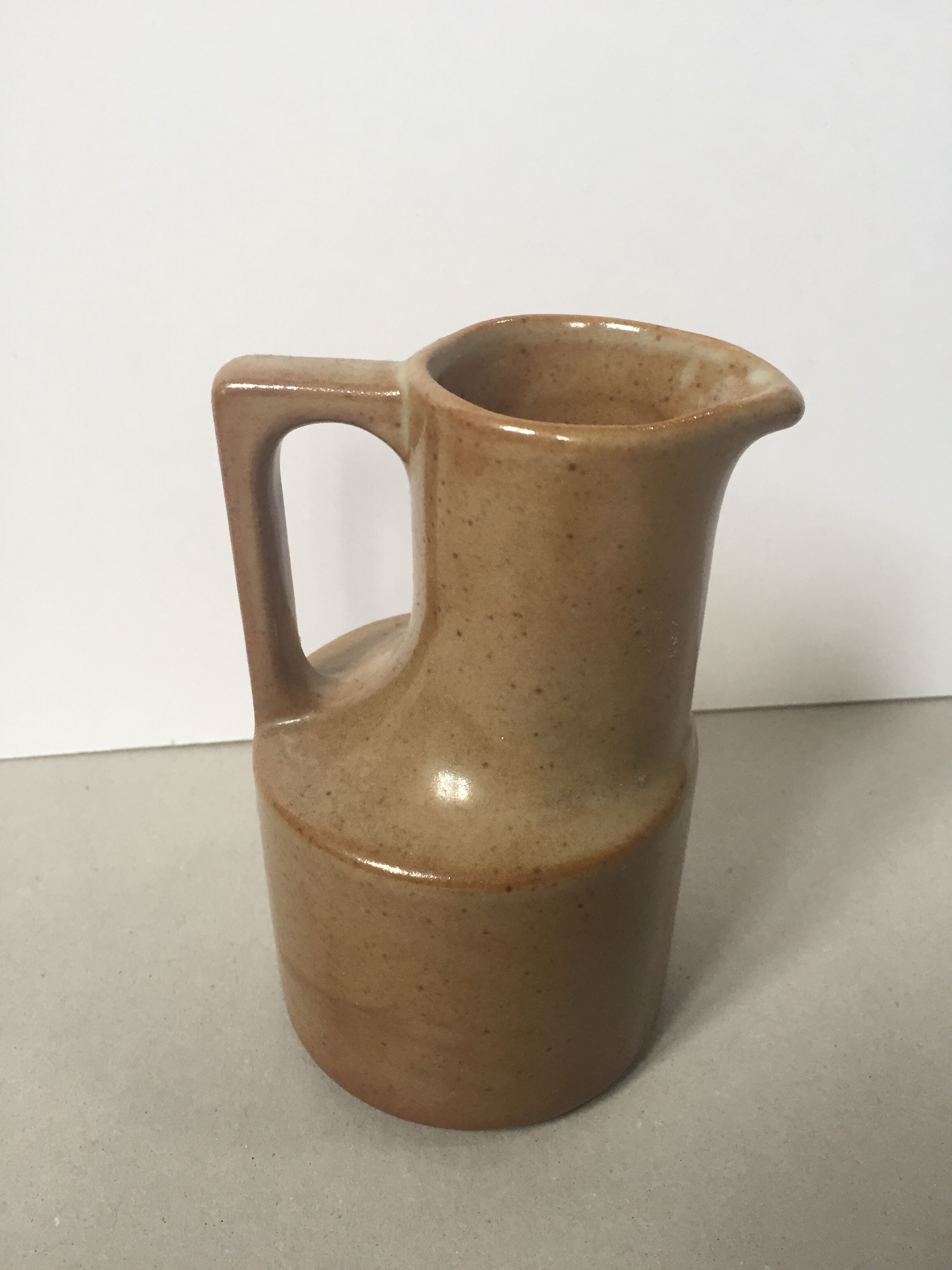 Pitcher in sandstone of Brenne