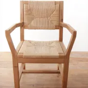 Ensemble de quatre chaises de salle à manger danoises modernes du milieu du siècle en papercord et pin massif.