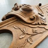 Monogrammed architectural element RE