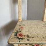 Chaise en bois enfant blanche et fleurie peinte à la main