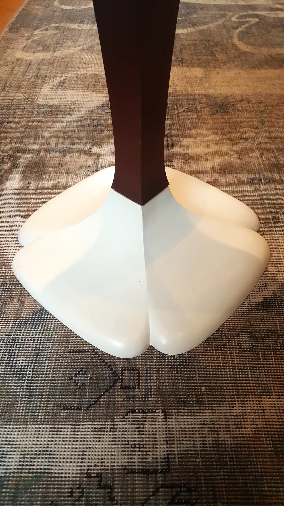 Round coffee table 70s