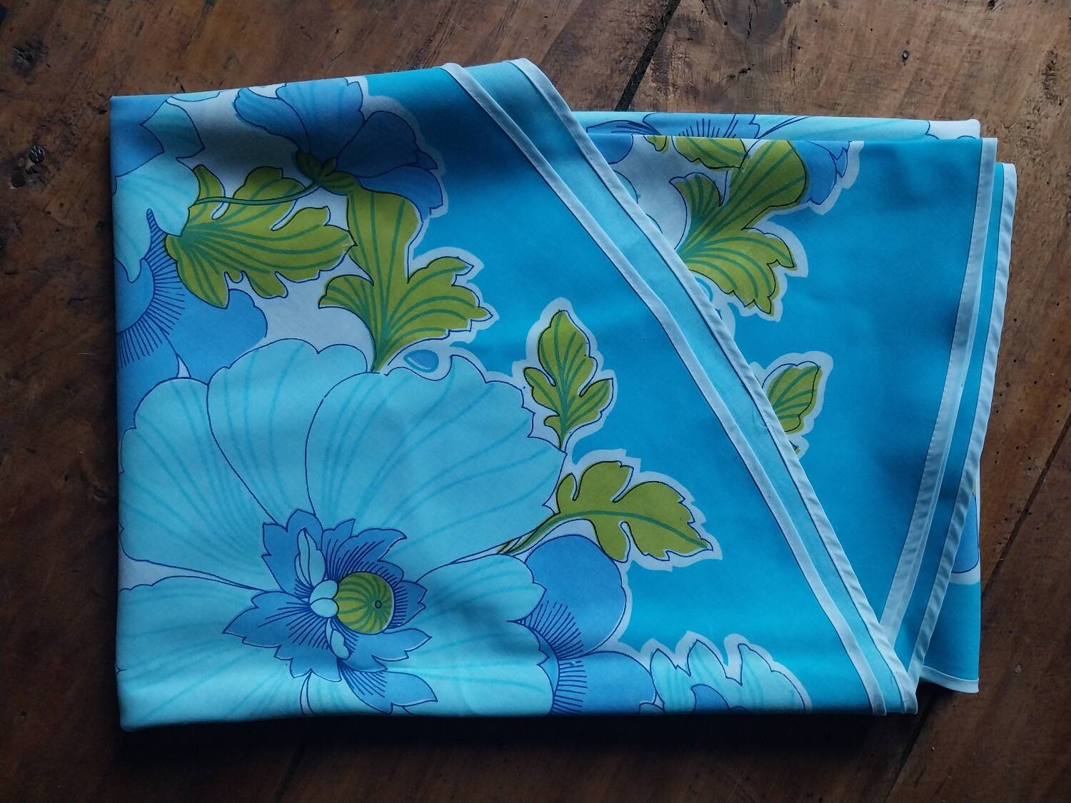 Round tablecloth + 6 napkins