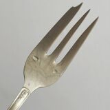 Paire de fourchettes en métal argenté, design orné