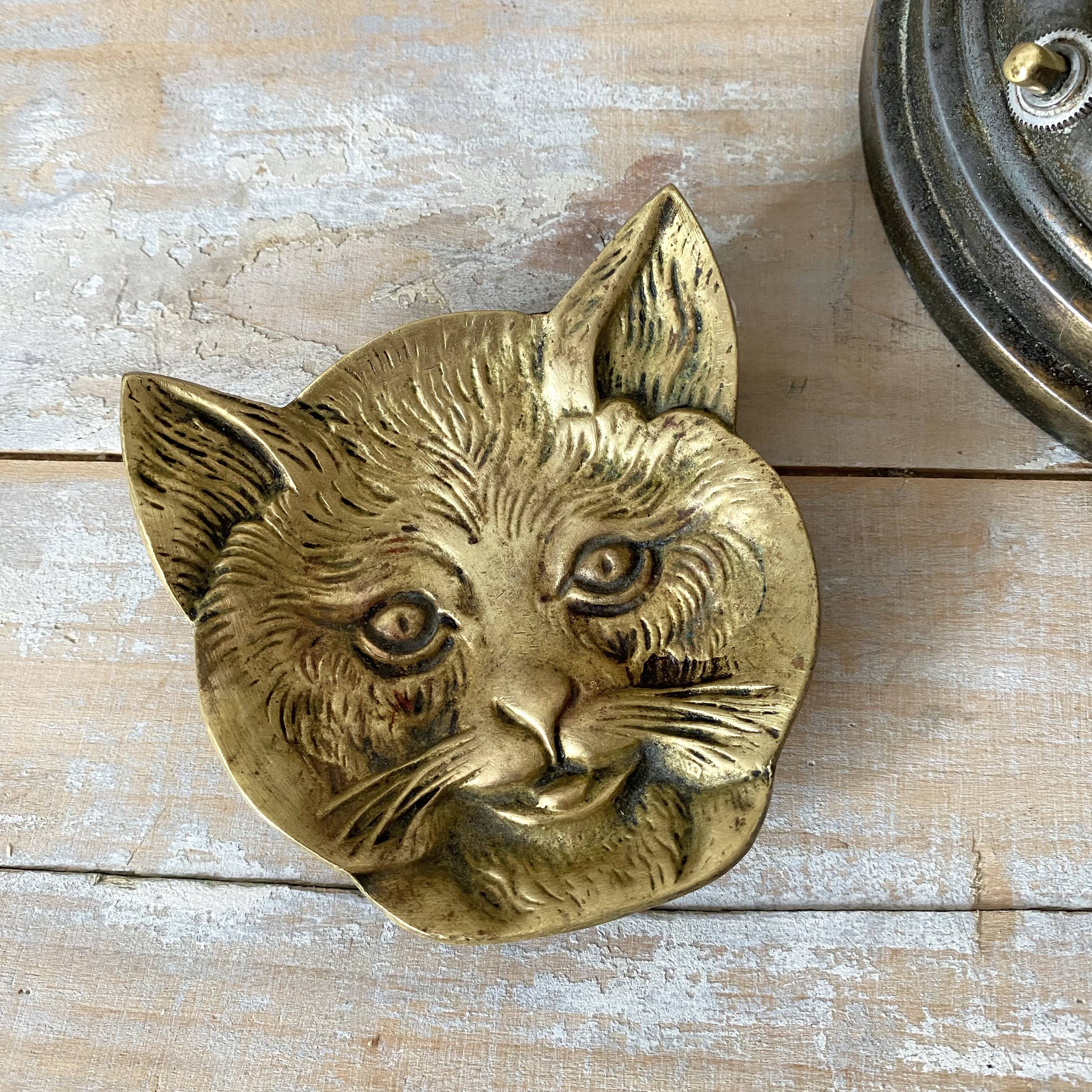 Ashtray, cat pocket emptier in gilded brass
