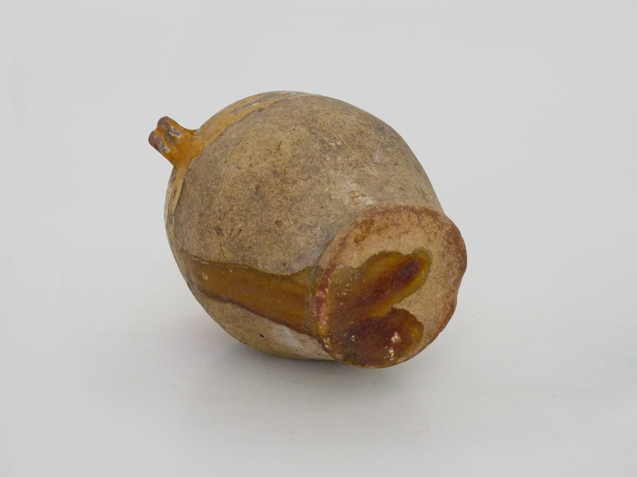 Magnificent glazed yellow confit pot, south-west of France. 19th century.