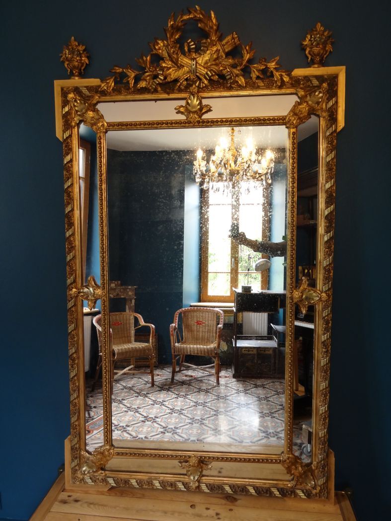 Miroir XIXème à parcloses en stuc doré 100 x 175 cm