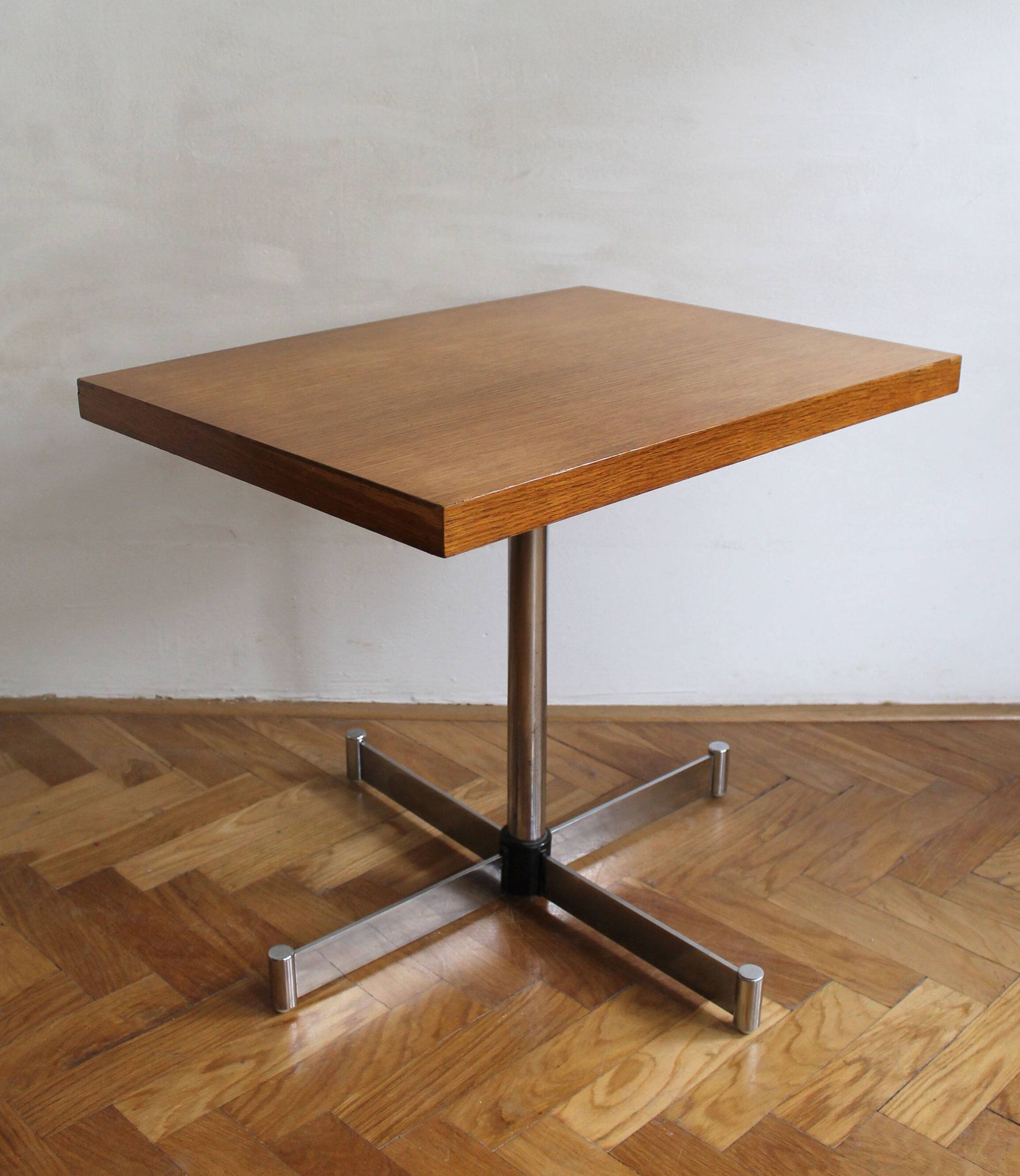 Table d'appoint pour téléviseur des années 1980
