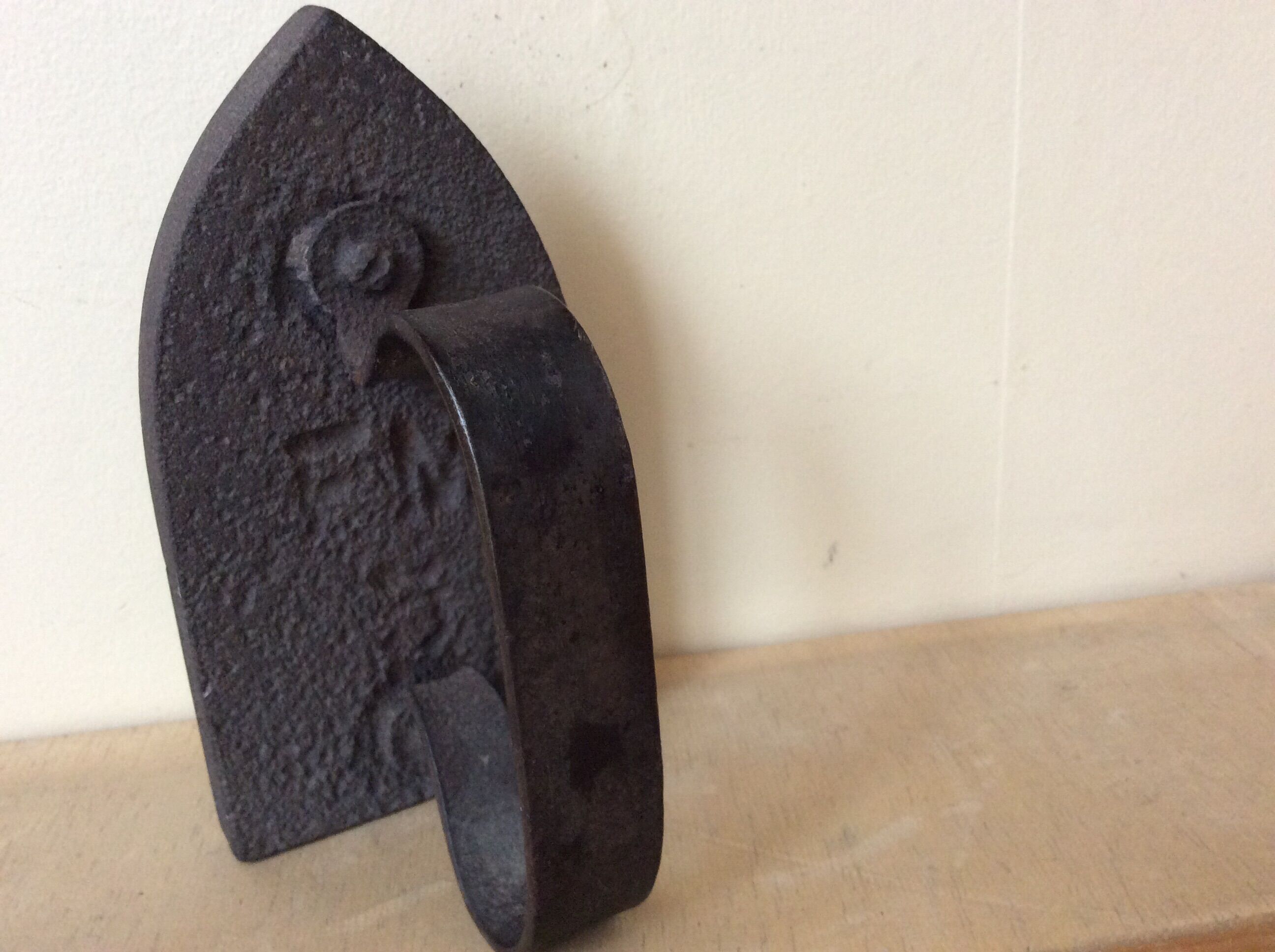 Fer à repasser en fonte J.M | Brocante en ligne | Ma Cabane Vintage