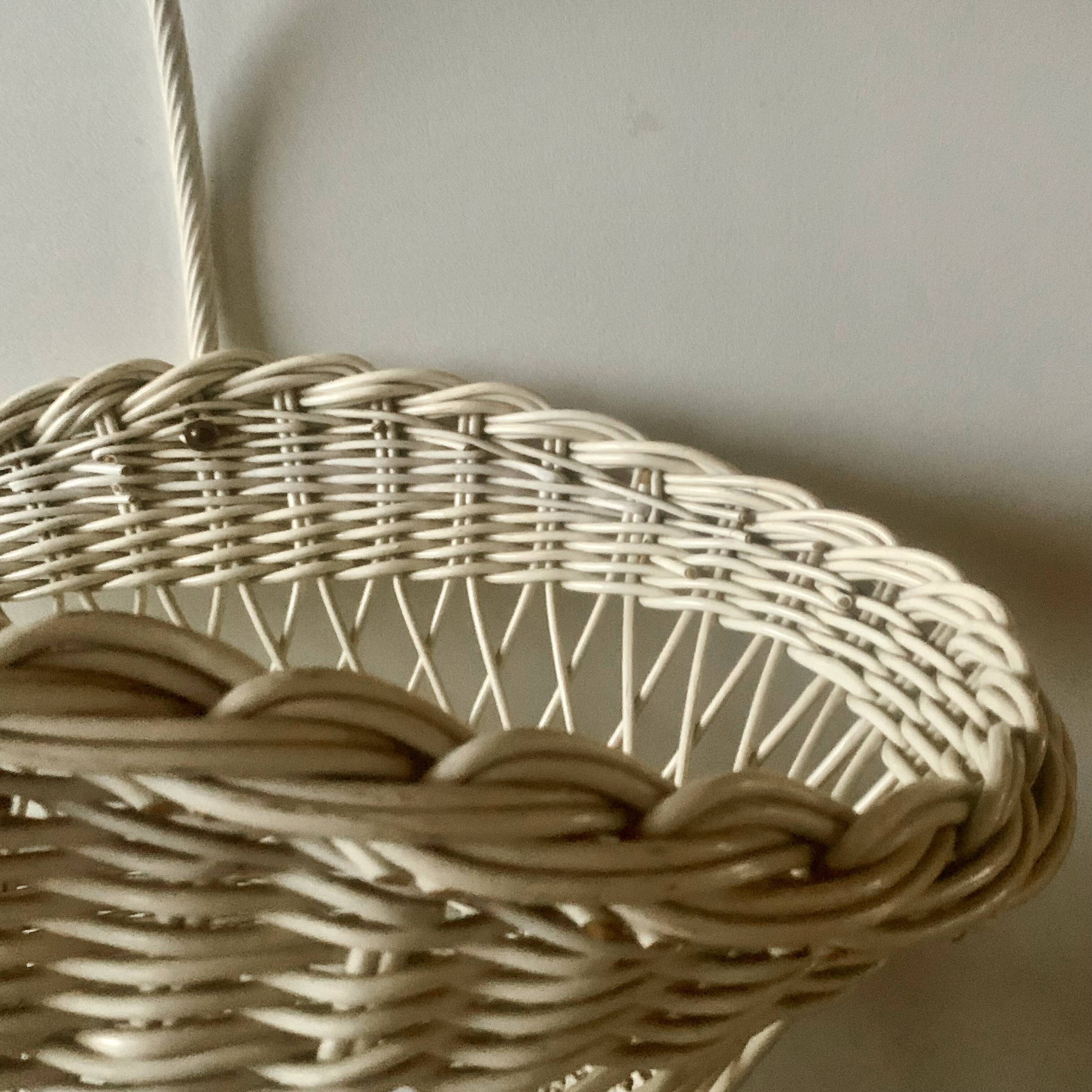 Large vintage wicker basket -