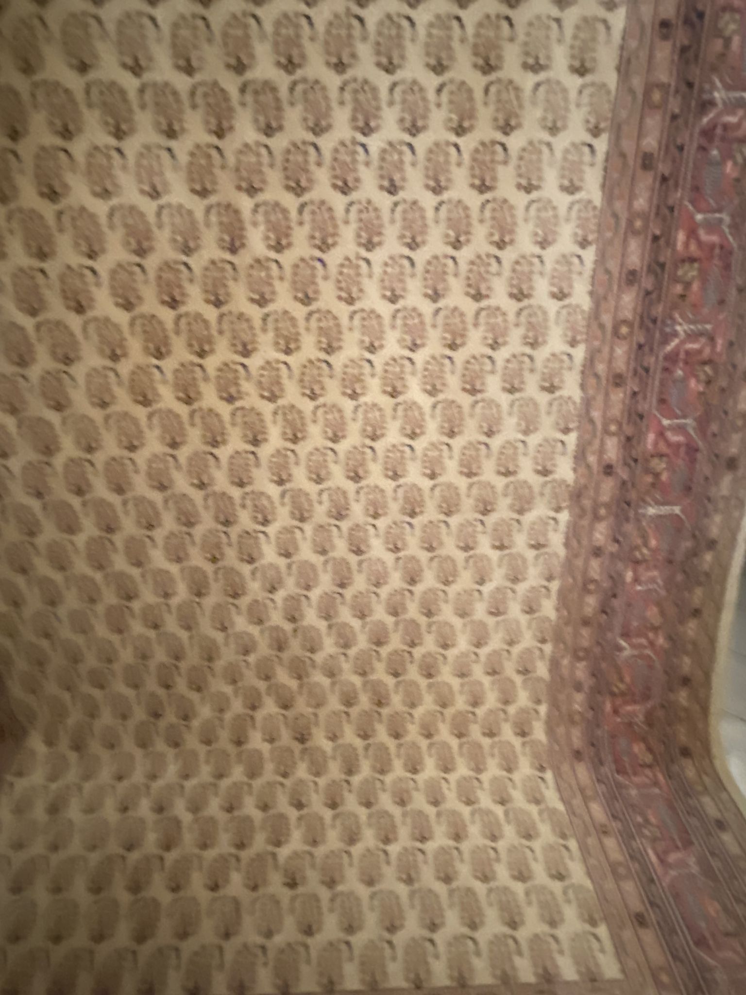 Tapis d'Orient en laine entièrement réalisé à la main