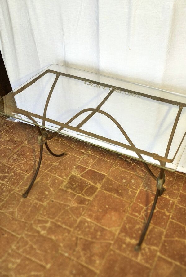 Table d'appoint base en fer forgé et plateau en verre
