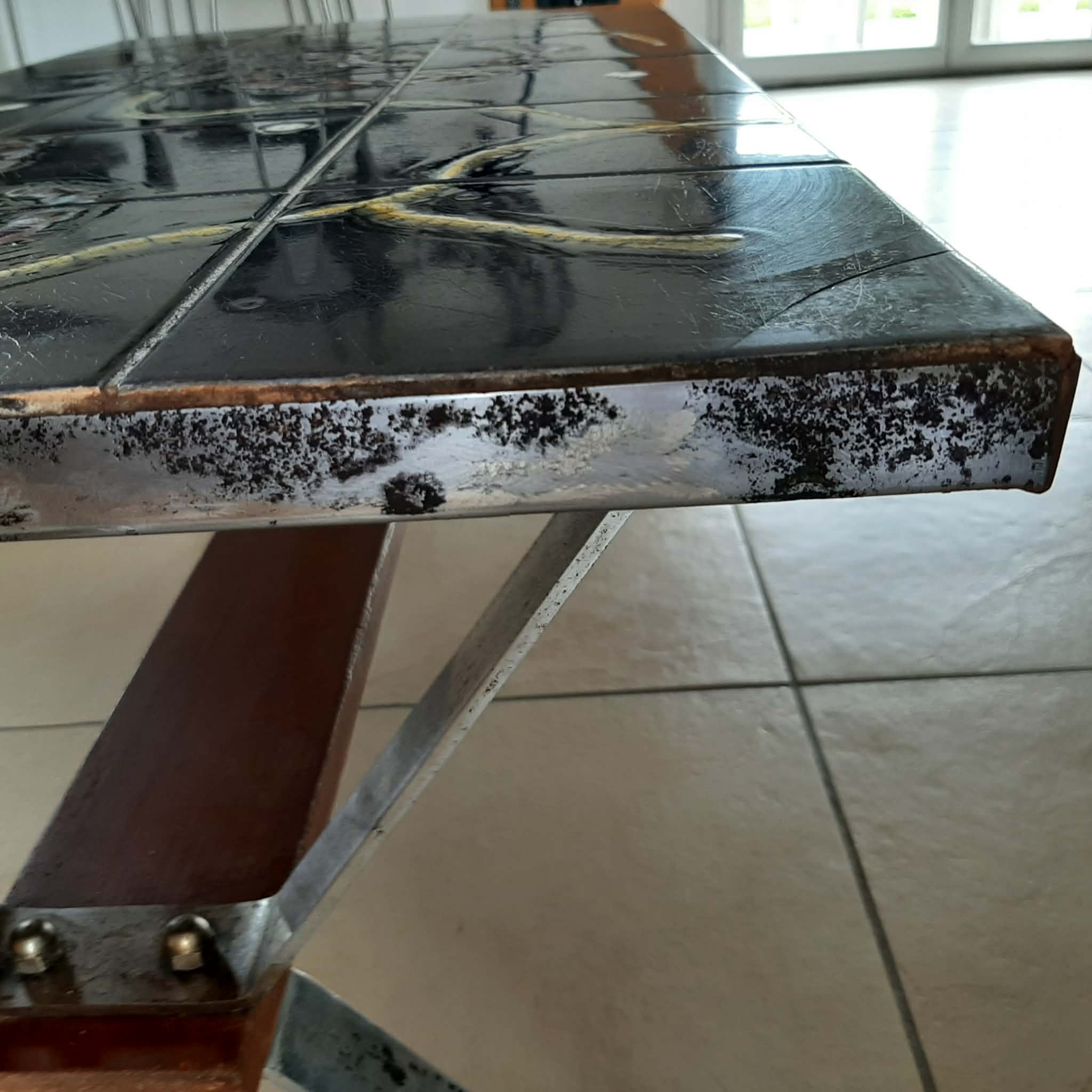 Small coffee table Vallauris ceramic with marine patterns, signed AONI.