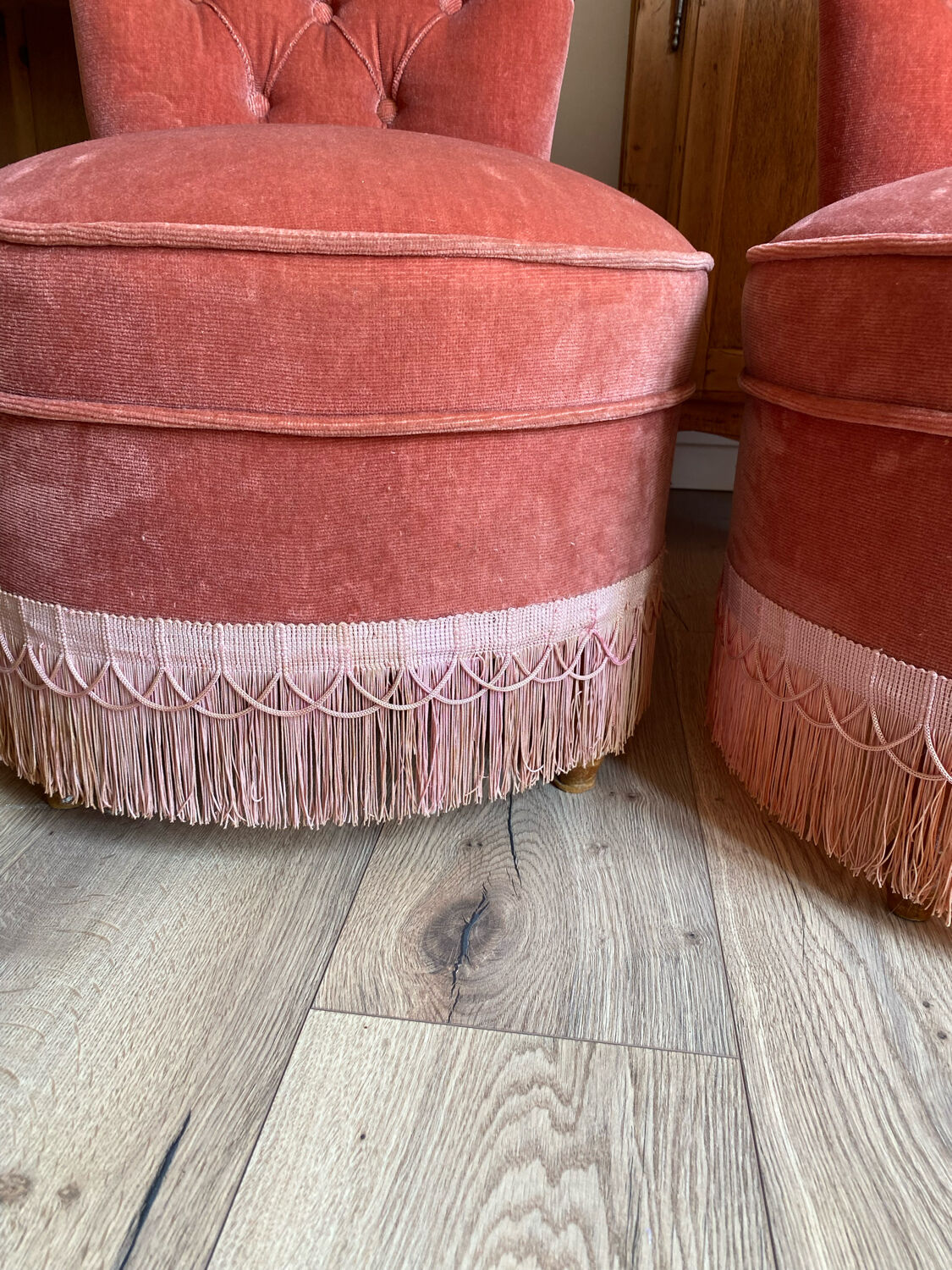 Set of 2 toad chairs