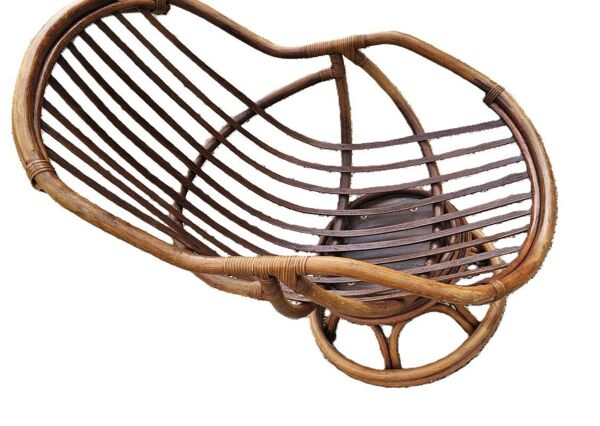 Fauteuil en rotin tournant et basculant