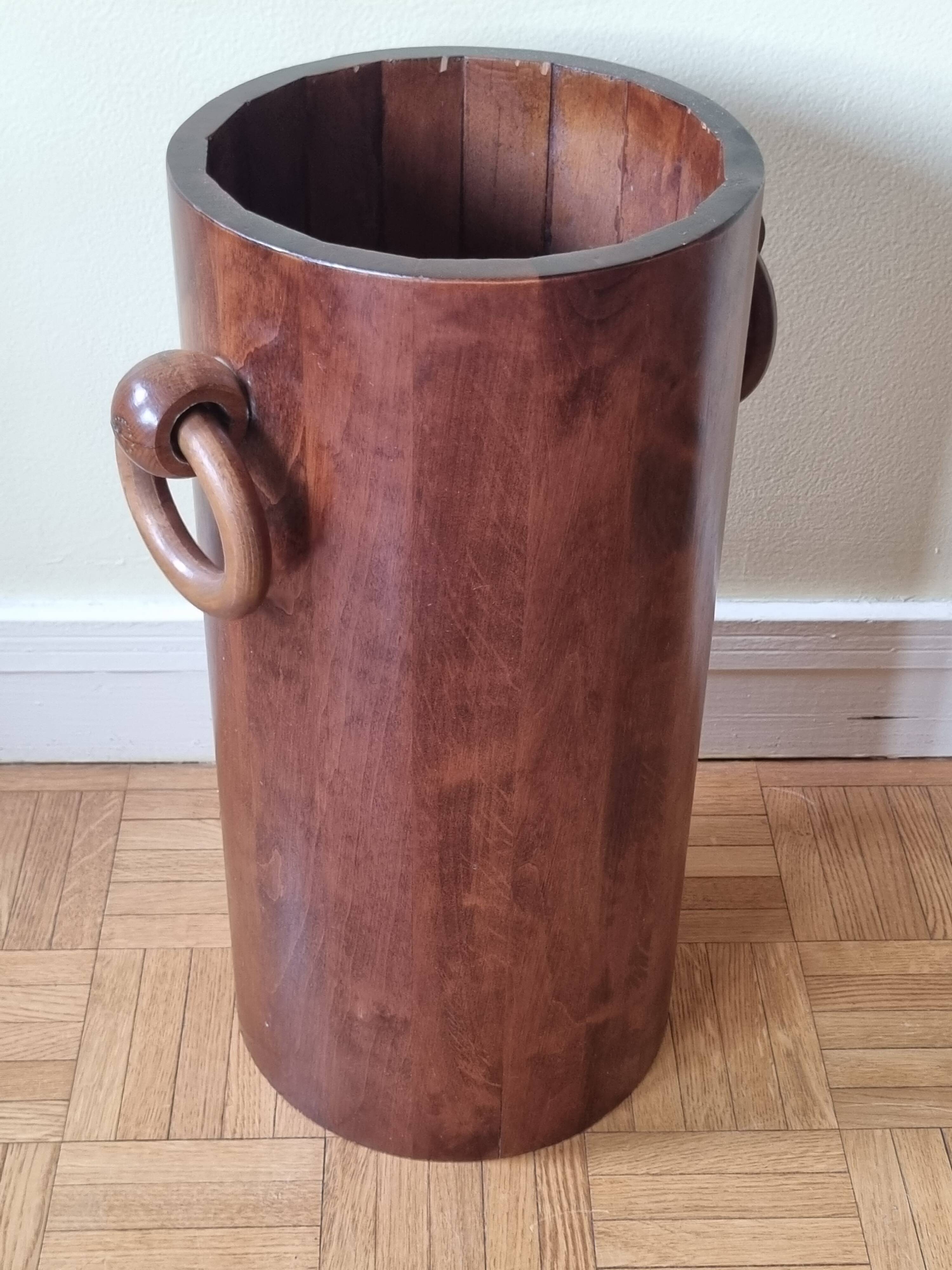 Art Deco umbrella stand in walnut with staves and ring handles, 1930.