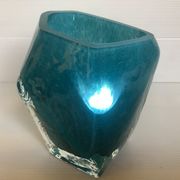 Vase Pentagone bleu et doré pâte de verre