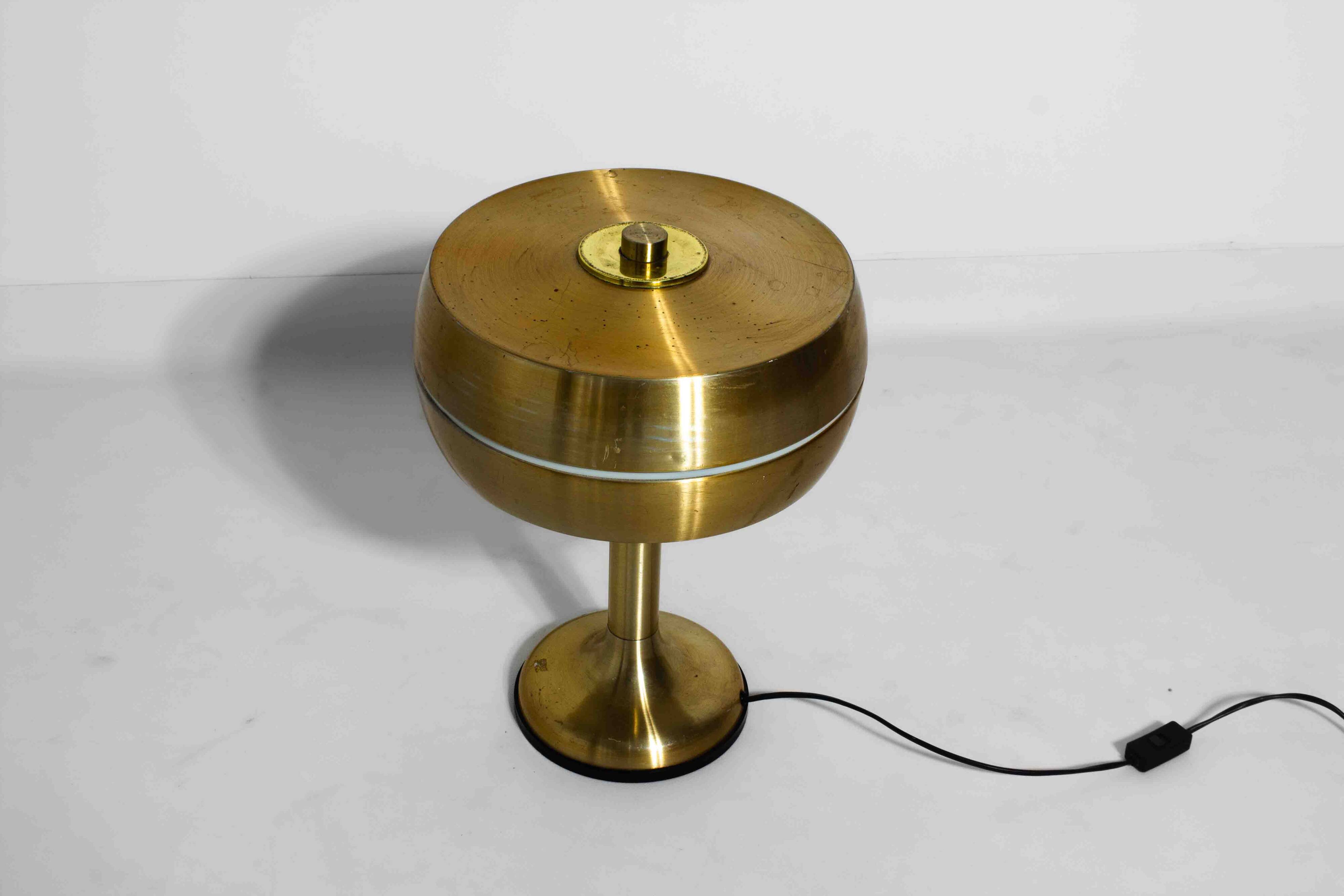 Italian brass table desk lamp with sculptural base and glowing band, 1960s