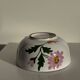 Grande tasse en faïence à liseré rose et motif de fleurs rose H7 D15