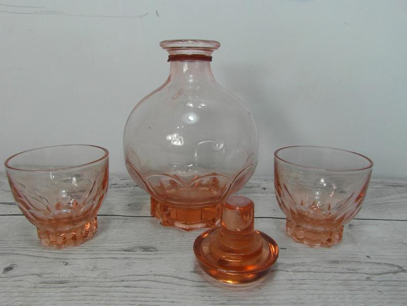Pink glass carafe with 2 glasses