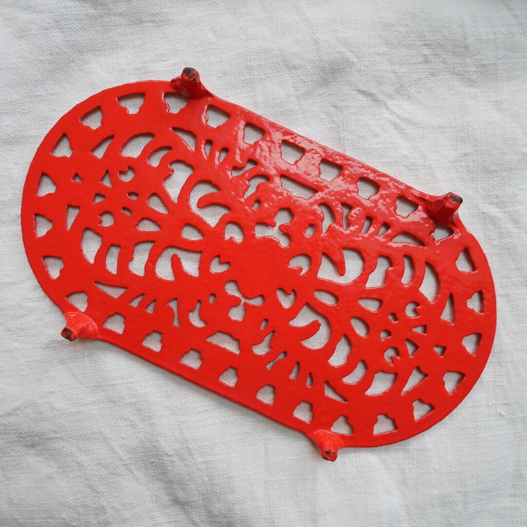 Cast-iron table mat
