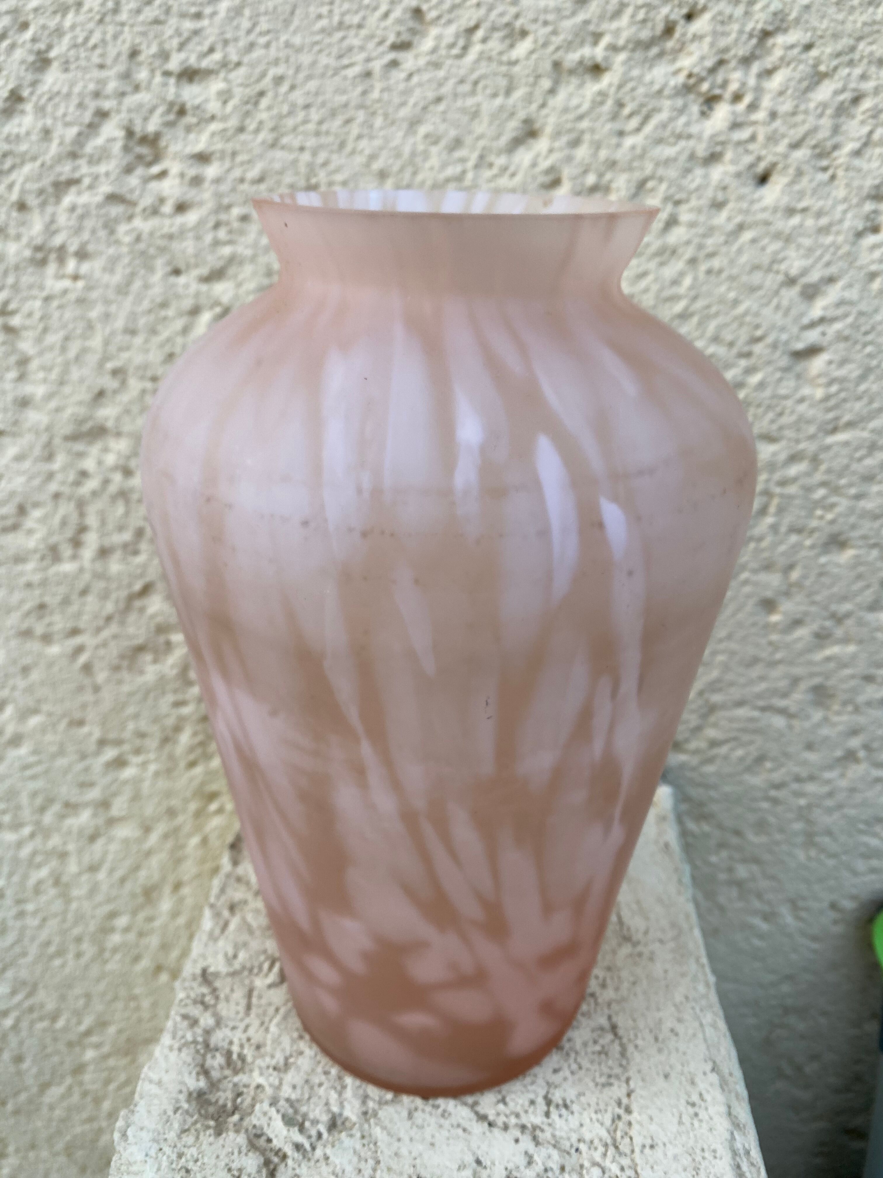 Vase opalescent rose vintage