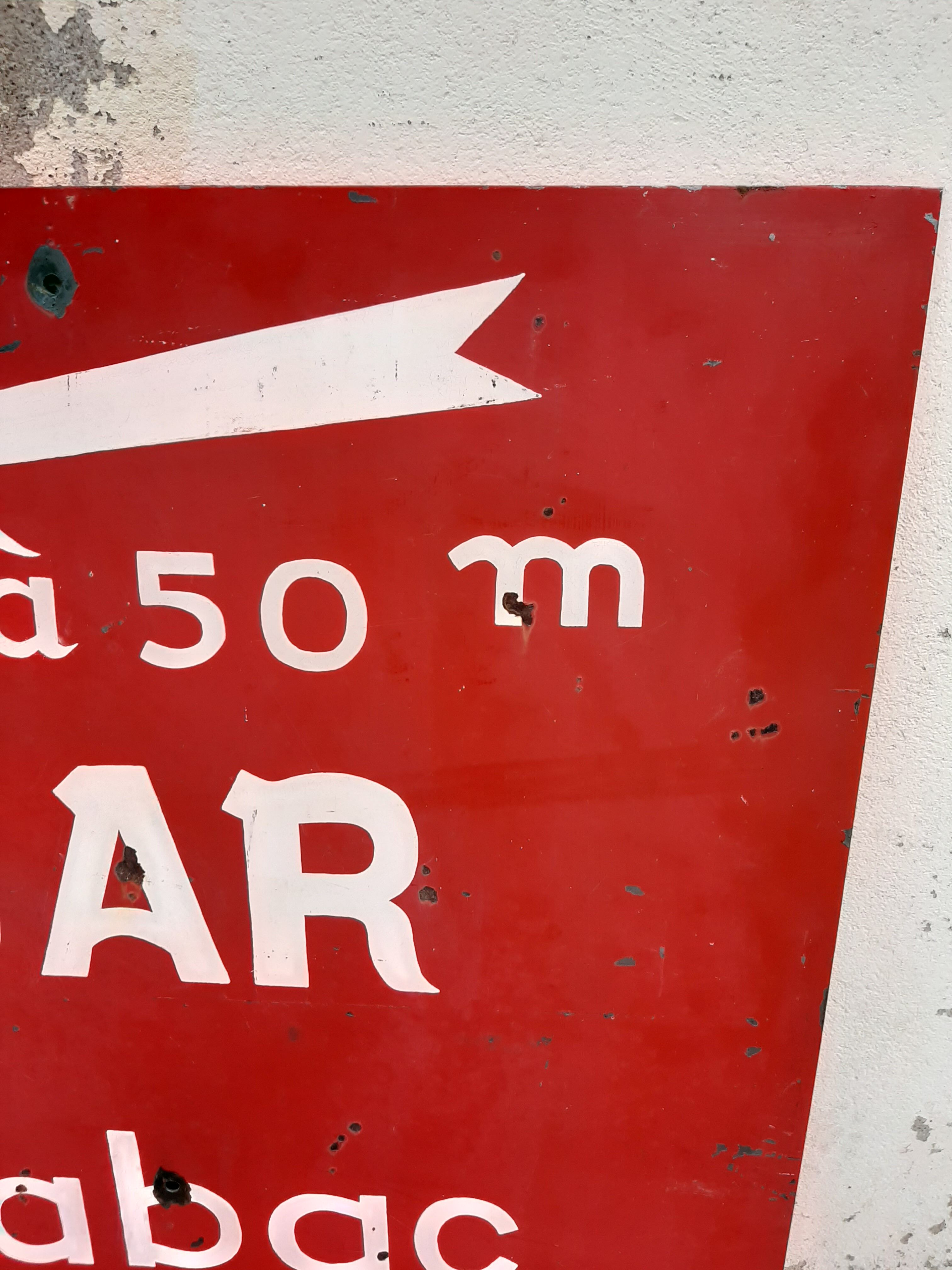 Tole sign painted "bar tobacco essence hairstyle"