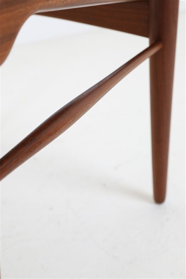 Chaise en teck Ærthøj Jensen & Mølholm entièrement restaurée avec un revêtement en feutre de laine / Design danois moderne du milieu du siècle / Années 1960